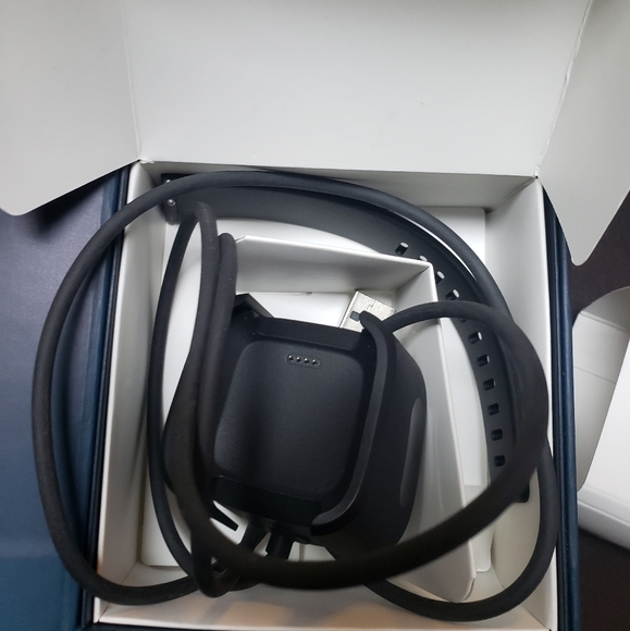 Fitbit Versa - Picture 3 of 4